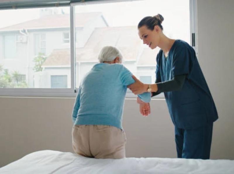 Acompanhamento de idosos em hospitais: Guia Completo para Cuidadores